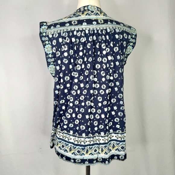Lucky Brand floral swing top navy with sky blue flowers lace front pintucks M - Picture 4 of 10